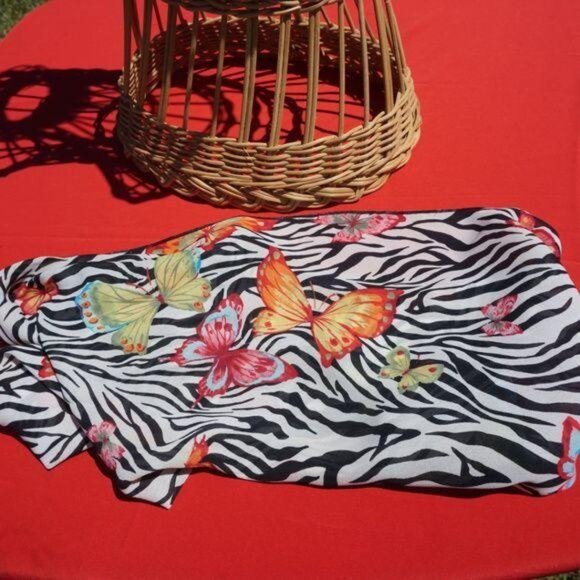 Black & White Animal Print Scarf - Picture 5 of 6